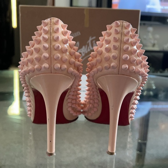 Christian Louboutin Peach Patent Leather Pigalle Spikes Pumps - Picture 4 of 16